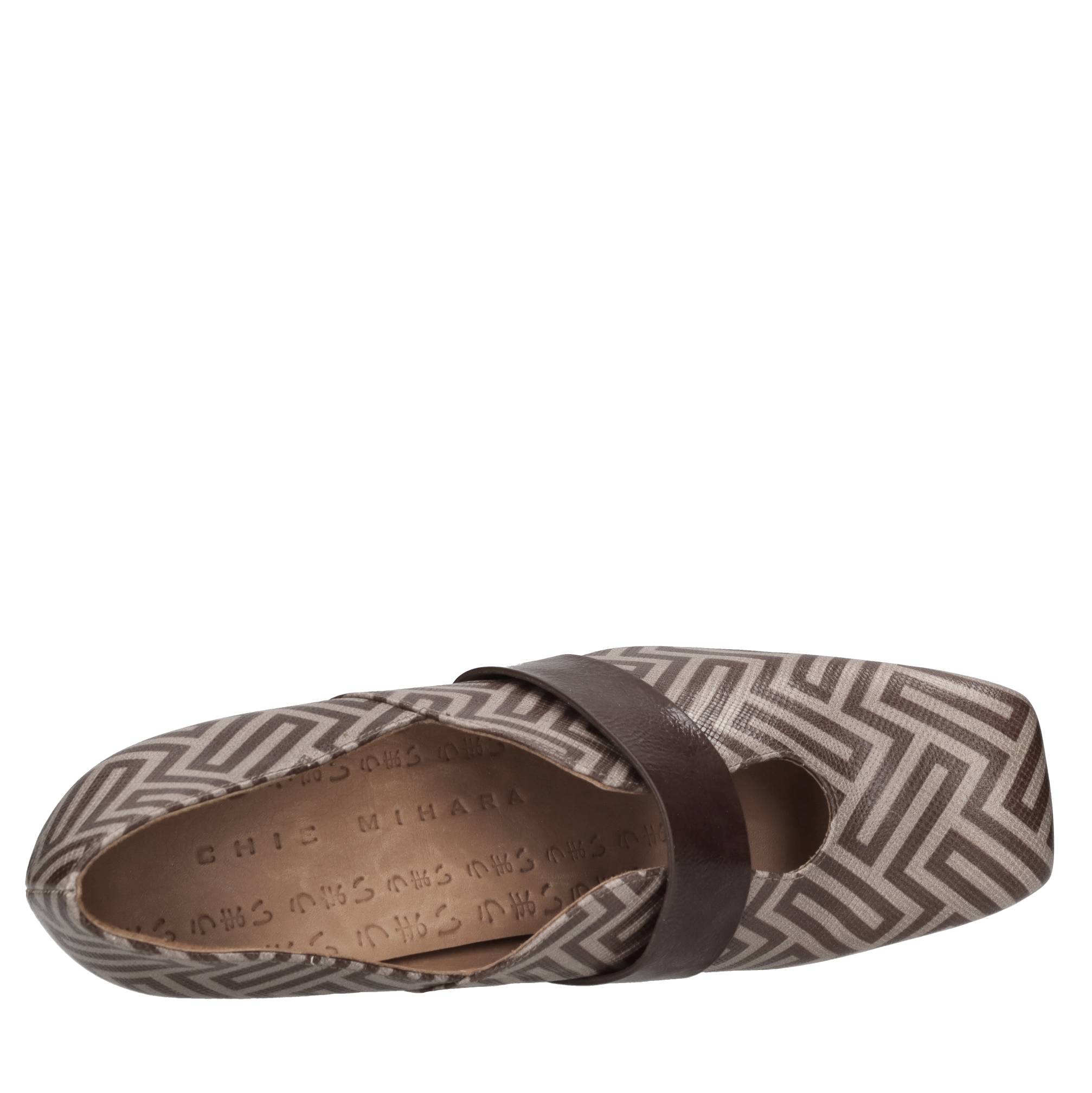 Chie Mihara Chaussures avec talon brun