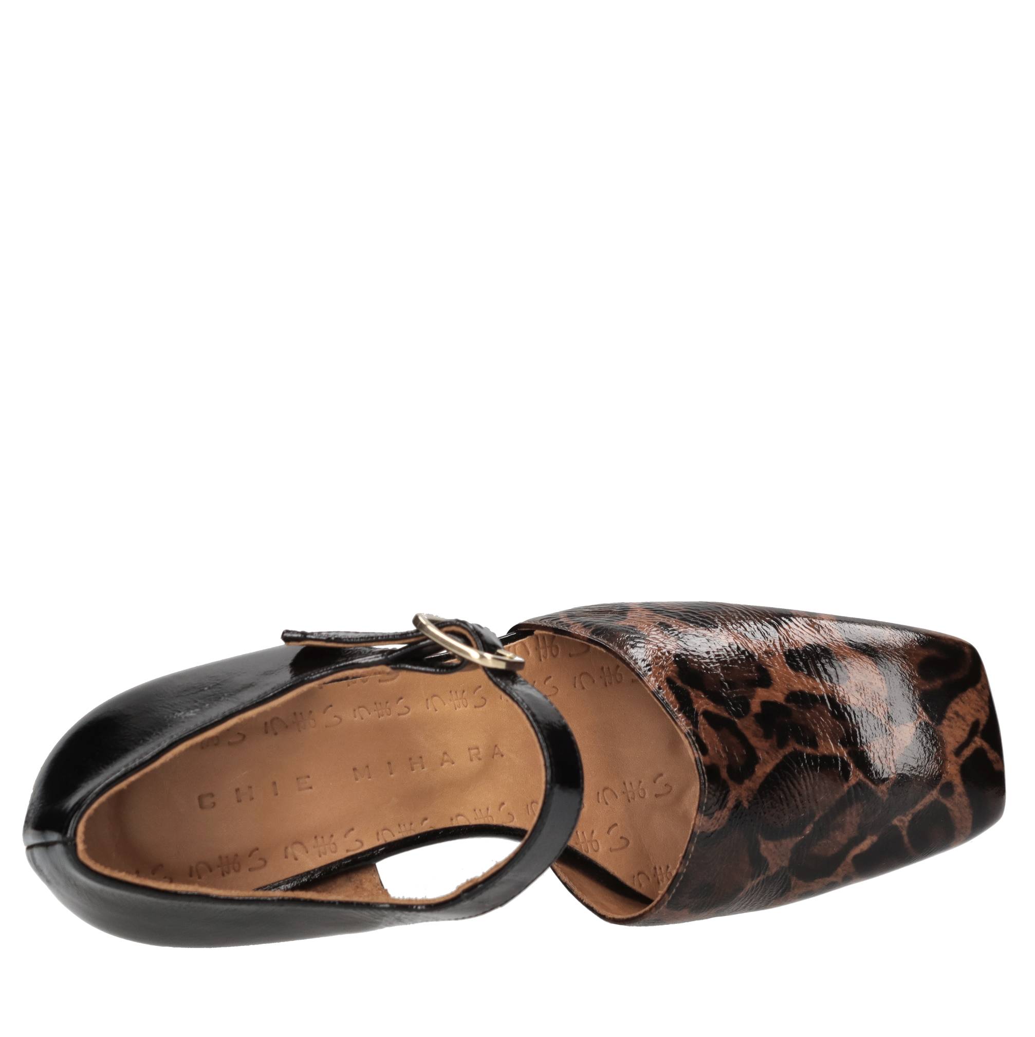 Chie Mihara Zapatos con tacón animal