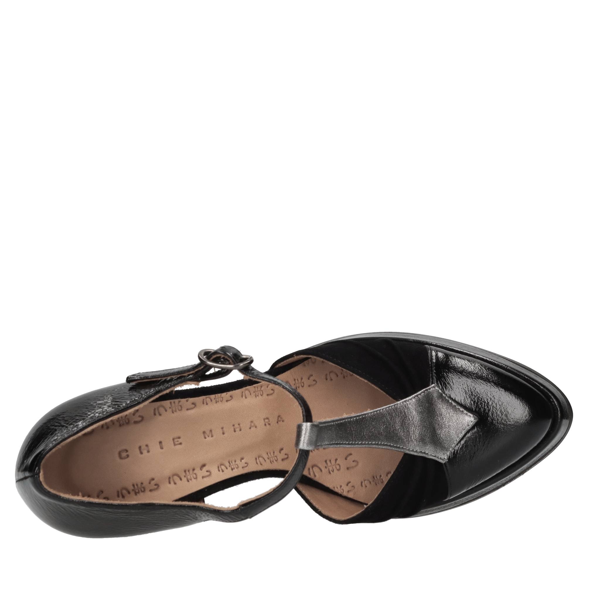 Chie Mihara Schoenen met zwarte hak