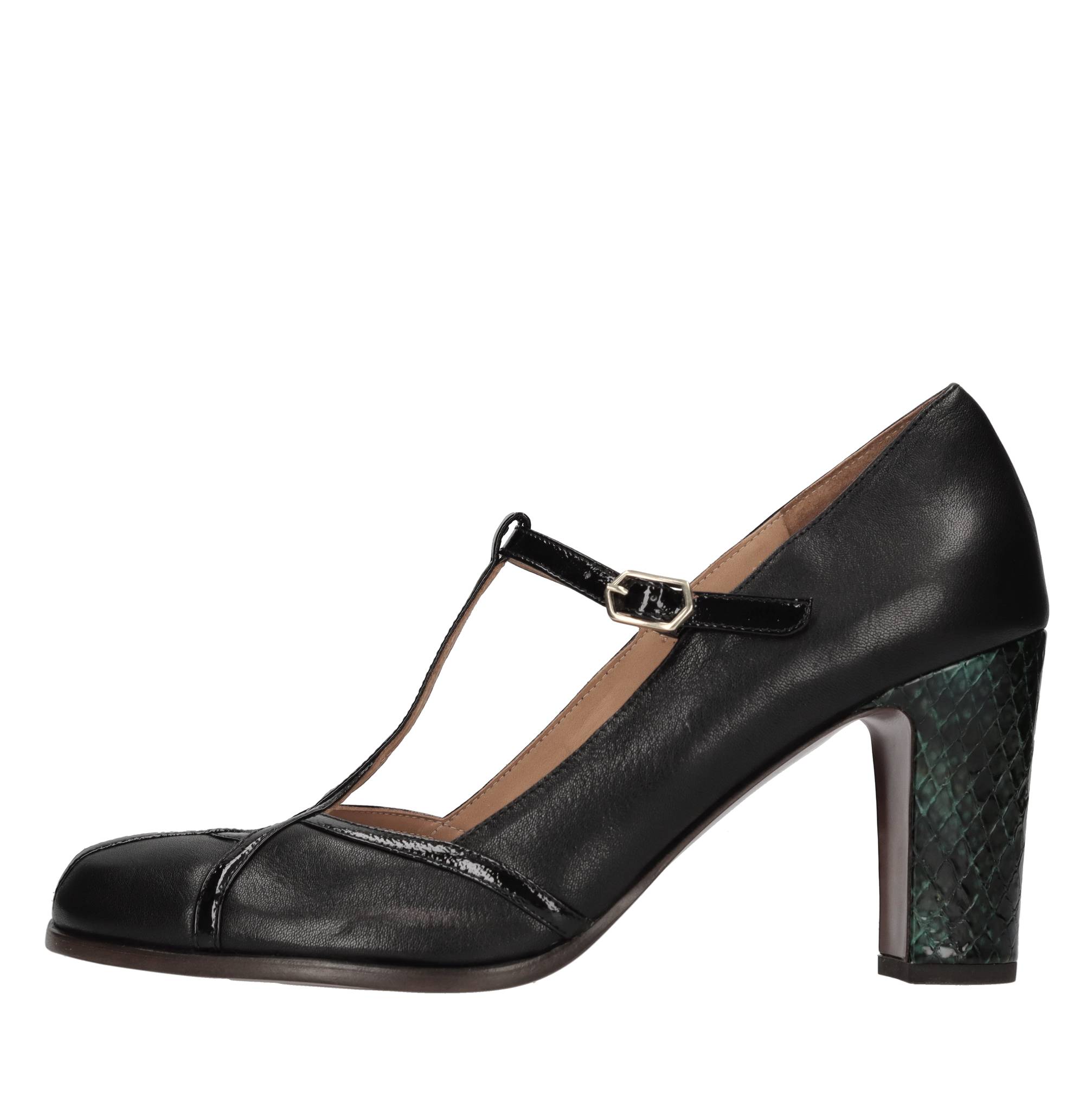 Chie Mihara Zapatos con tacón negro
