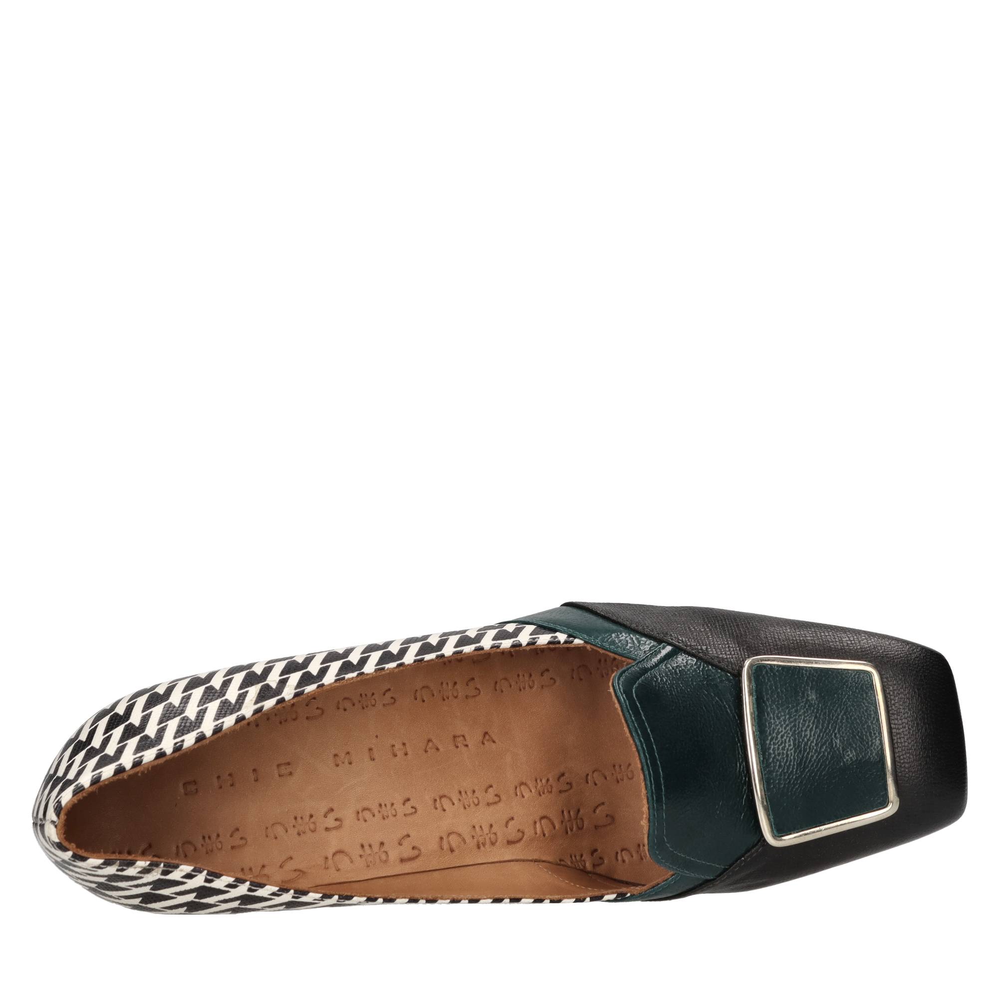 Chie Mihara Niedrige Schuhe Multicolor