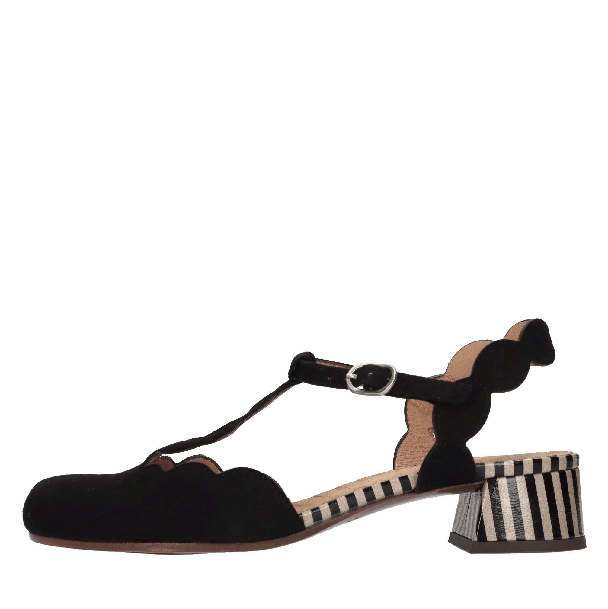 Chie Mihara Chaussures avec talon noir