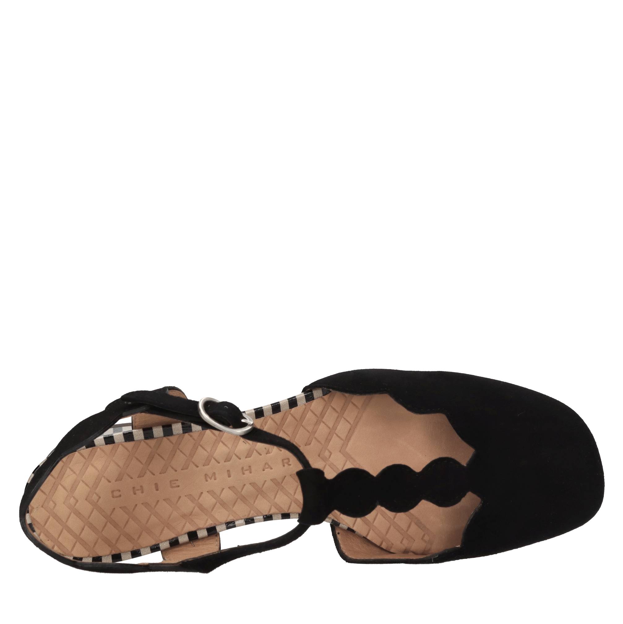Chie Mihara Chaussures avec talon noir